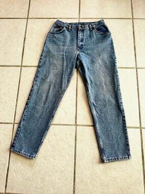 Vintage Wrangler High-Rise Mom Jeans Medium Wash Tapered Leg Size 12x30